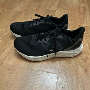 New Balance Fresh Foam 
Shoes Womens Size 8 Black
Running WARISEK4